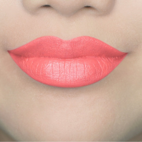 Manna Kadar LipLocked Priming Lipstick in Lily - Picture 2 of 5